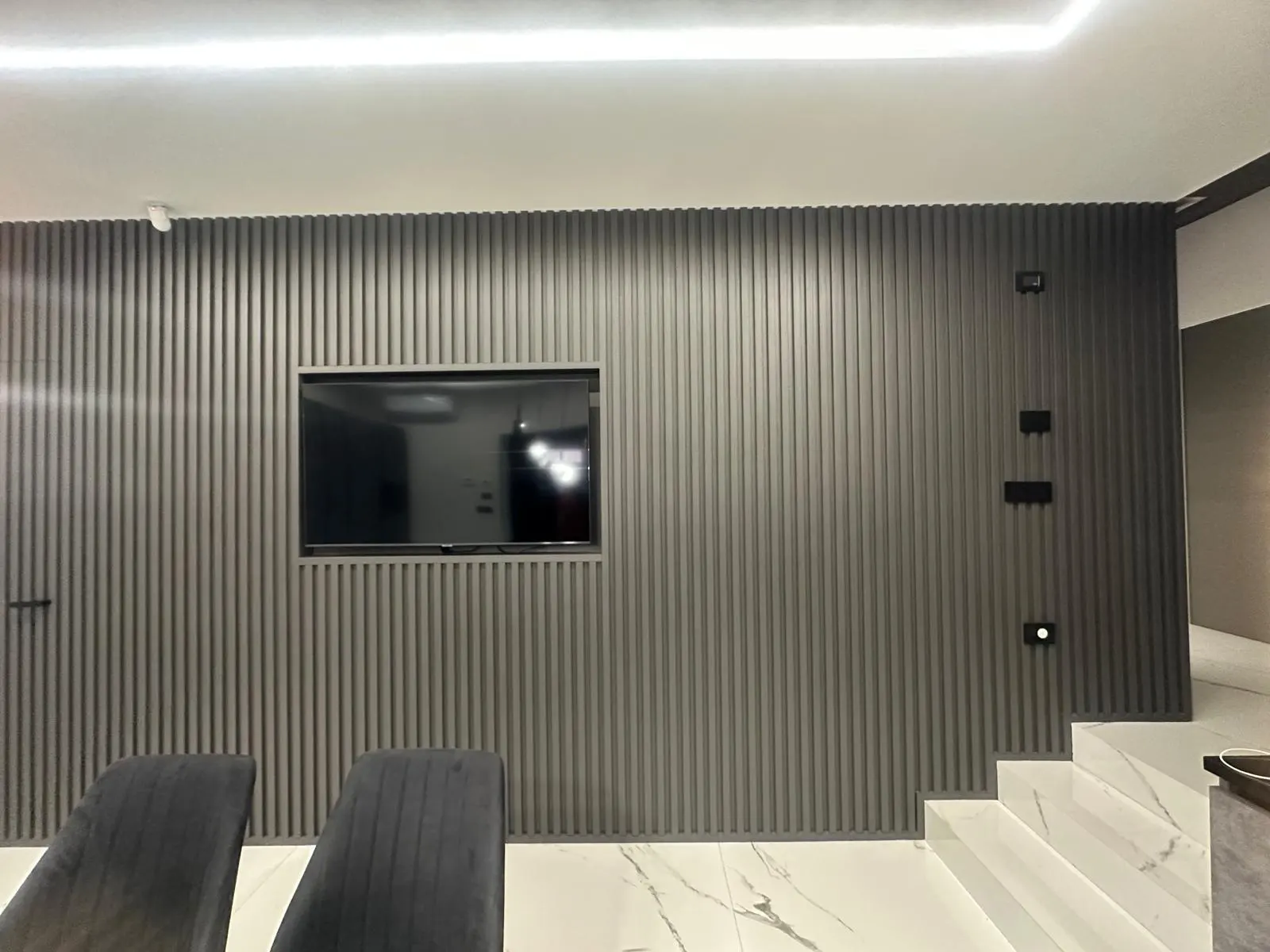 BOISERIE CON VANO TV